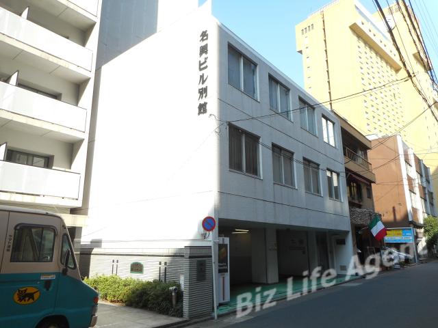 名興別館ビルの外観写真