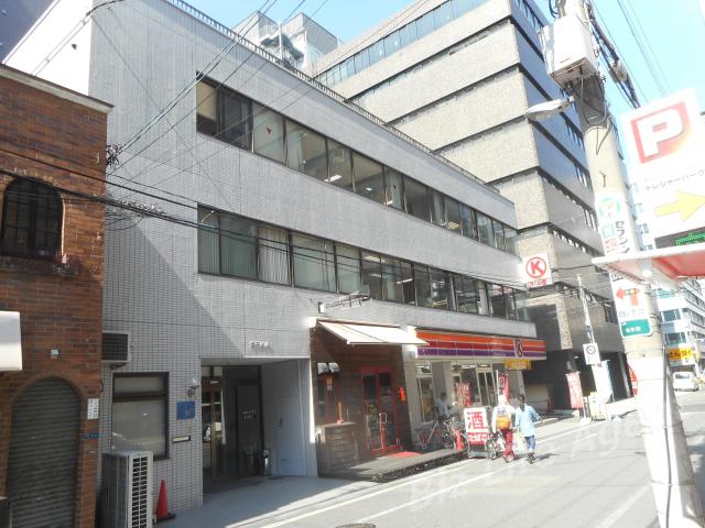 安平ビルの外観写真