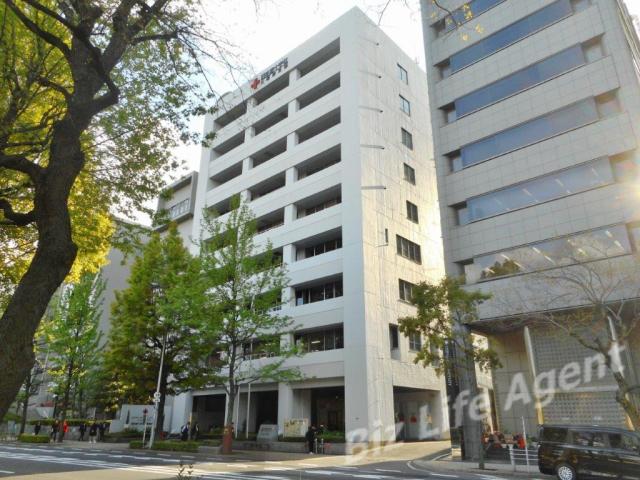 大阪赤十字会館ビルの外観写真