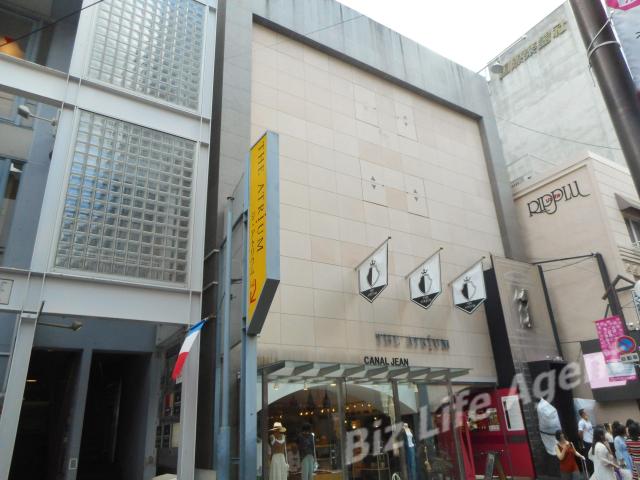 ジ・アトリウムビルの外観写真