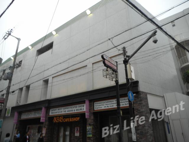 吉本会館ビルの外観写真