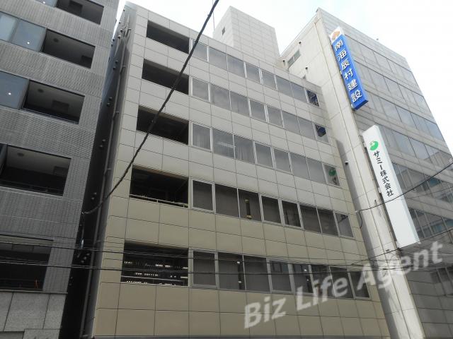 新販なんばビルの外観写真