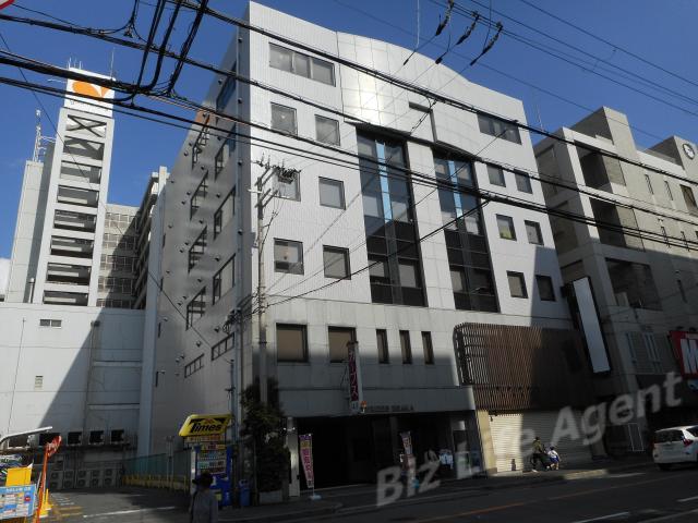 ストライズ江坂ビルの外観写真