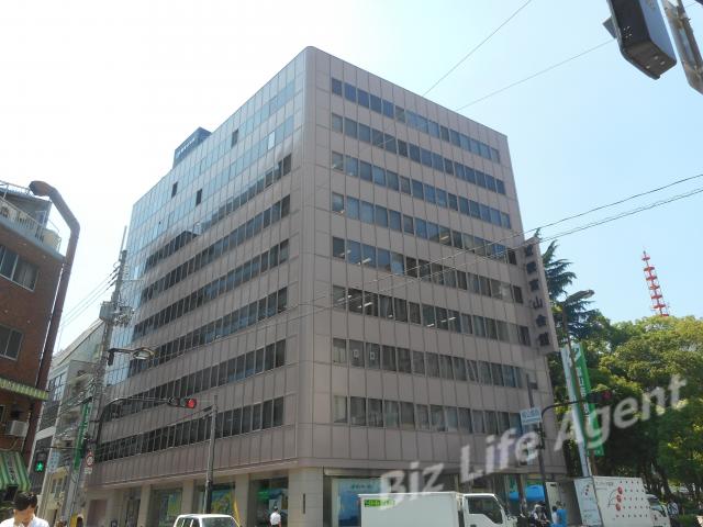 近畿富山会館ビルの外観写真