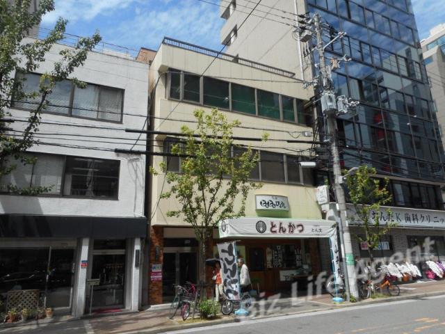 大阪清飲会館ビルの外観写真