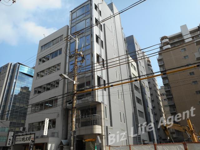 アドーラブルビルディングの外観写真