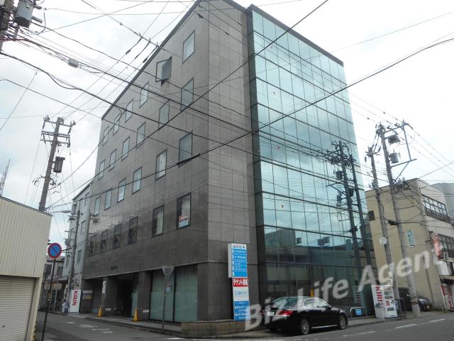 山川ビルの外観