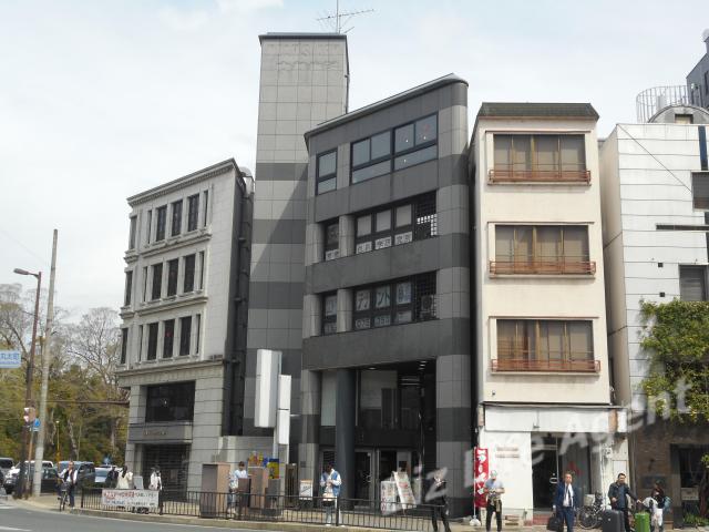 ノアズアーク京都御所ビルの外観写真