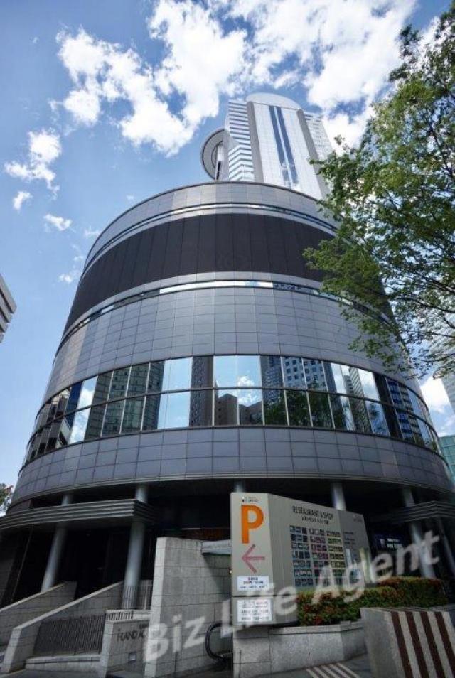 新宿アイランド円形棟ビルビルの外観写真