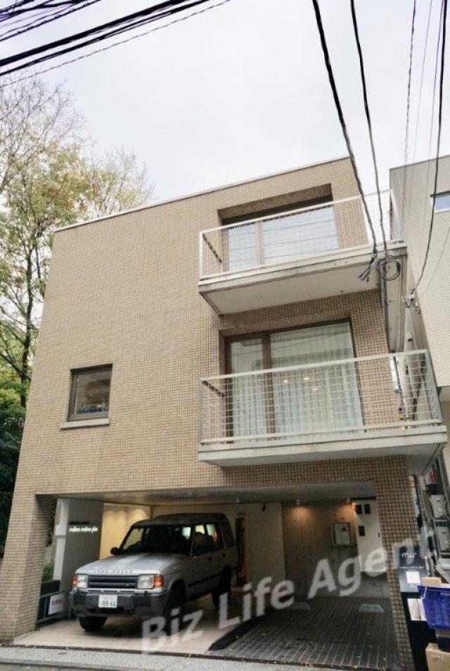 南青山アイビーハウスビルの外観写真