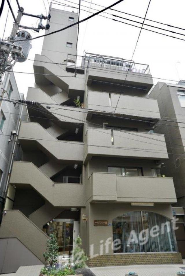一松ビル本館ビルの外観写真